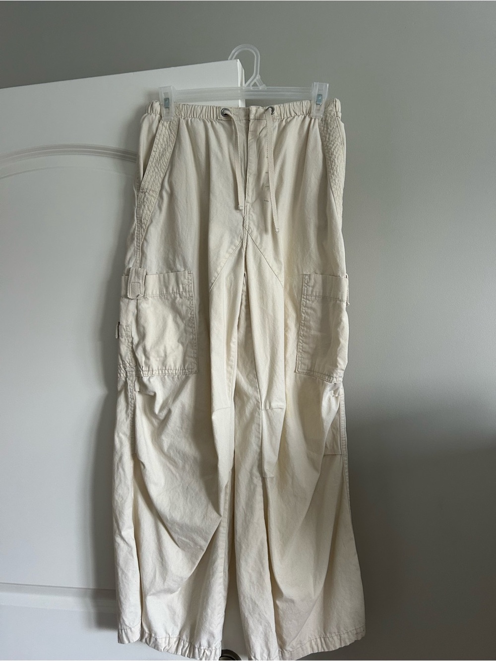 Woman’s Cream Cargo Pants with Drawstring